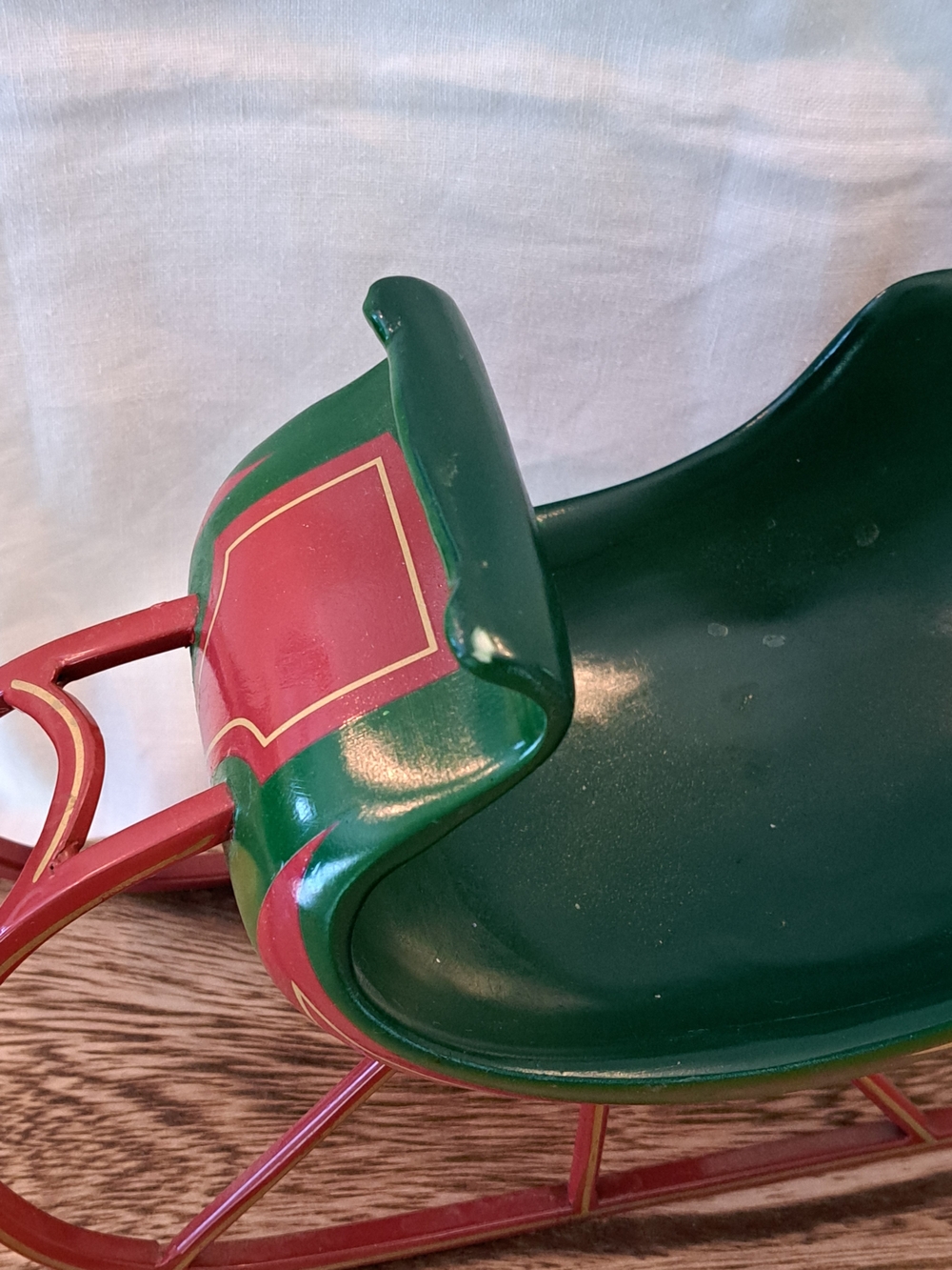 Vintage Tele Flora Green and Red Decorative Sleigh - Picture 4 of 8